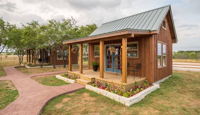 Deerfield Countryside Tiny Cabin #1