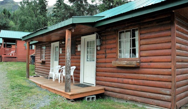 Delightful Log Cabin for a Serene Getaway Along the Kenai River, Alaska