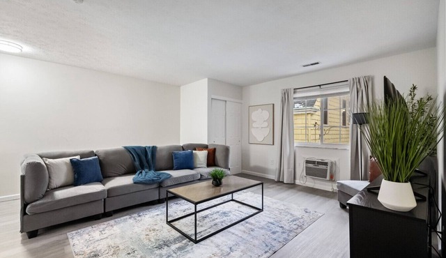Denney at the Quad- 2BR 1BA Apt| North Campus