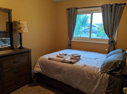Doctors Lounge - An Executive Home in Niagara