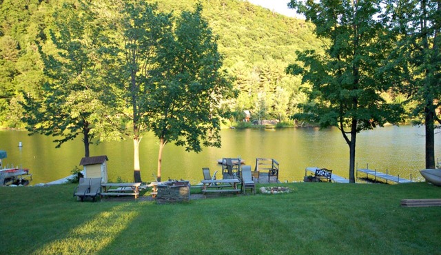 Dog-Friendly cottage w/free WiFi, water views, great location
