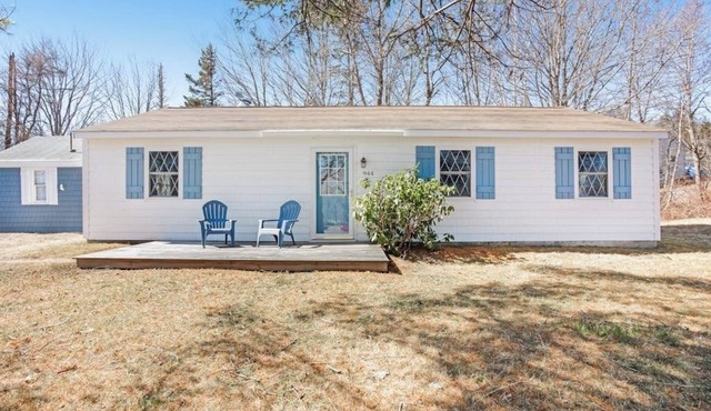 Dog-friendly home in great locale close to the ocean with yard, streaming, W/D