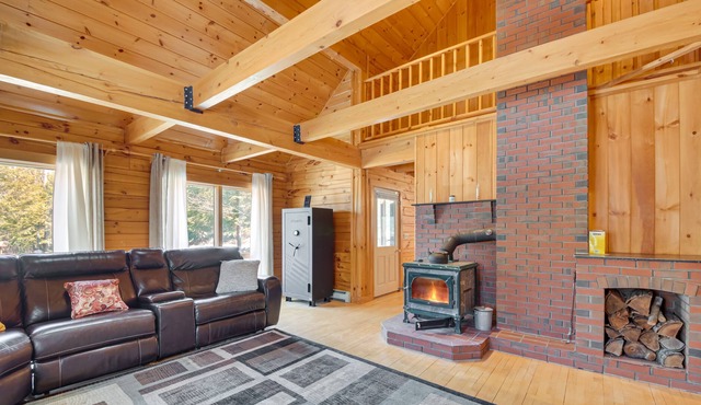 Dog-Friendly West Gardiner Cabin, 12 Mi to Augusta