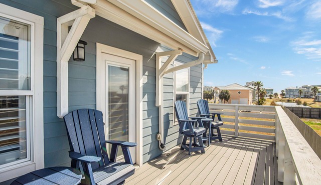 Downtime | Pet Friendly, Walk to Beach, Pool