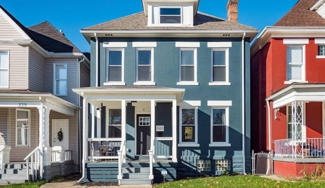 Downtown Columbus Historic Luxury Home - Sleeps 14, Near OSU & Convention Center