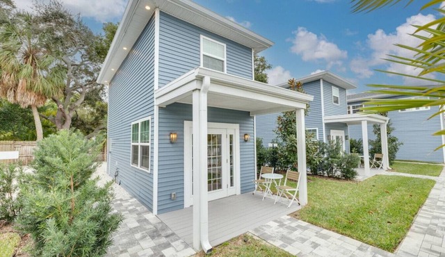 Downtown Dunedin Tiny Home + Pool | Shelly in Dunedin