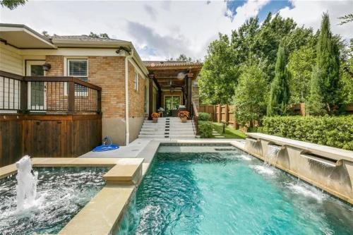 E Dallas Family Home with Pool Spa Outdoor Fire