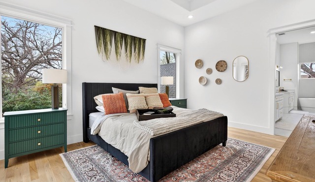 East Dallas Retreat, Near Lower Greenville Dining & Hotspots