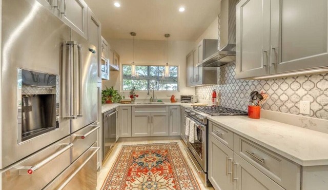 Elegant condo - walk to Portland's best restaurants & Old Port