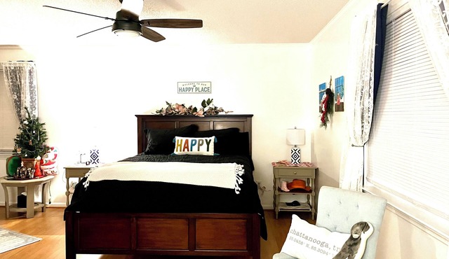 Elegant & Cozy Suite Minutes from Downtown Chattanooga Large Yard, Dog Friendly!