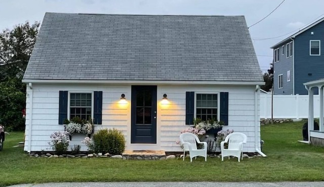 Enjoy a Relaxing Time in Narragansett, 2 Blocks From The Beach