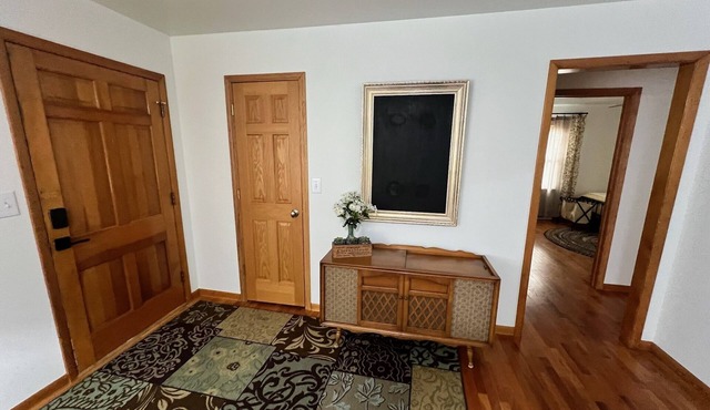Enjoy this spacious ranch-style house next to the quilting capital of the world.