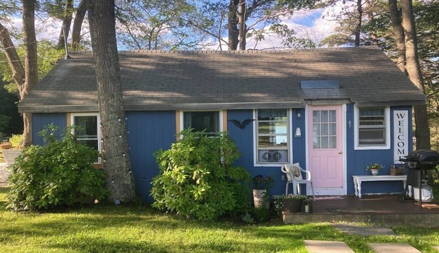 Enjoyable 1-bedroom rustic cottage in Southport.