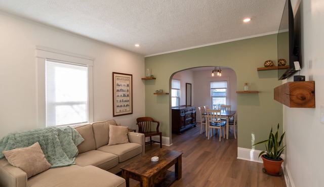 Entire Home in Rocky River, Ohio. Close to westside bars and restaurants!