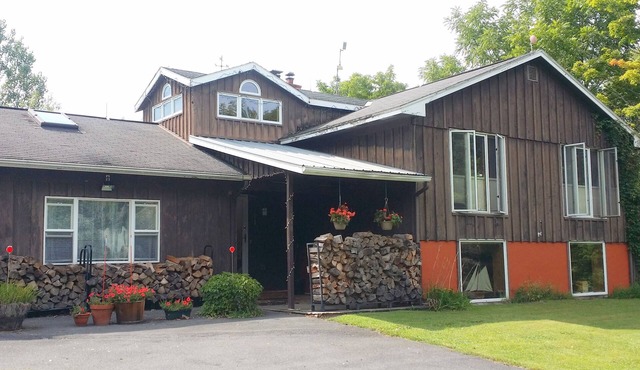 ENTIRE HOUSE: RidgeView at the top of Chittenango Falls! 3 bedrooms, sleeps 6