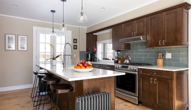 Entire House:14 Guests, 7 BRs, 10 Beds, 5 Full Baths, Outdoor Shower, Beach Gear