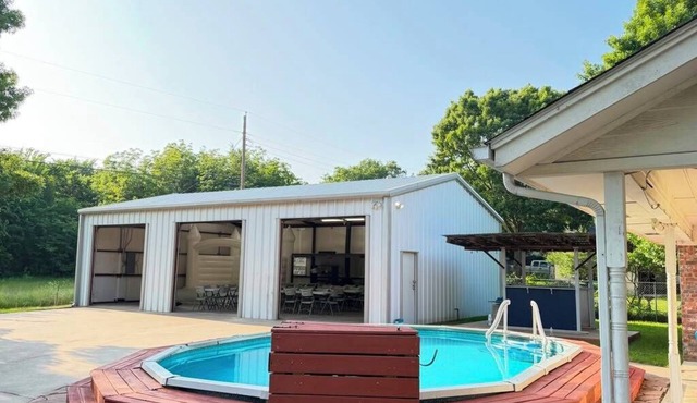 Escape to Floral Cottage, a charming 3-bed, 2-bath retreat in Gainesville for up to 10 guests. This peaceful home in a quiet residential area features a private pool & spacious yard. Perfect for families or groups seeking a relaxing getaway