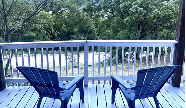 Escape to our peaceful lake view retreat, nestled in the heart of Eufaula.