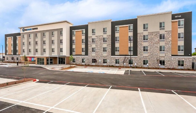 Everhome Suites El Paso Airport near Fort Bliss by Choice Hotels