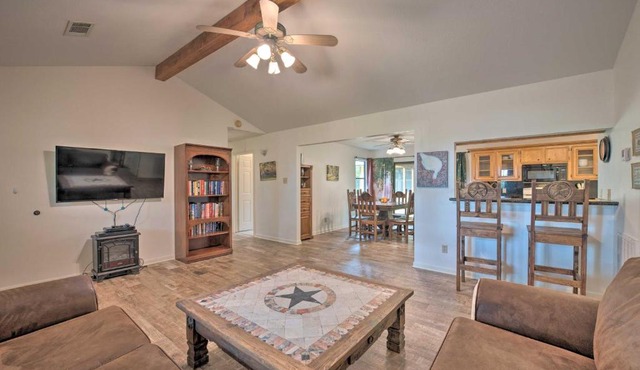 Evolve Hempstead Cottage Covered Porch and Views!