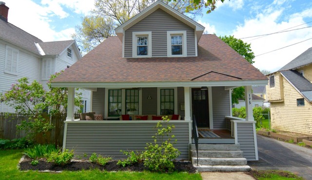 Excellent Location - a Walk to the Track or Broadway
