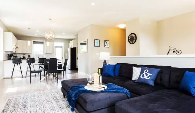 Executive Home - Long Stays - Garage - WiFi & NFLX