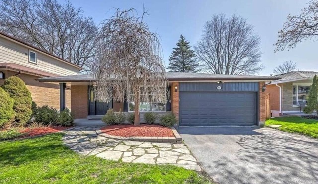 Executive Parkside Retreat in Heart of Unionville
