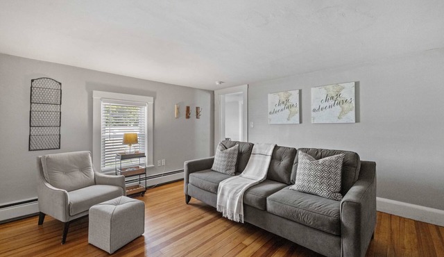 Exeter 2nd Floor 2 Bed, 1 Bath- Pet Friendly