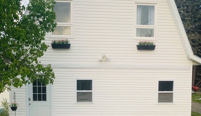 Explore Deer Island! Family-friendly vacation home.