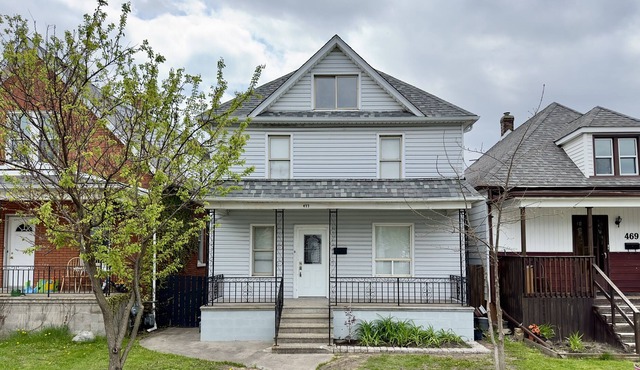 Explore Windsor - Private Getaway in the Core in Windsor