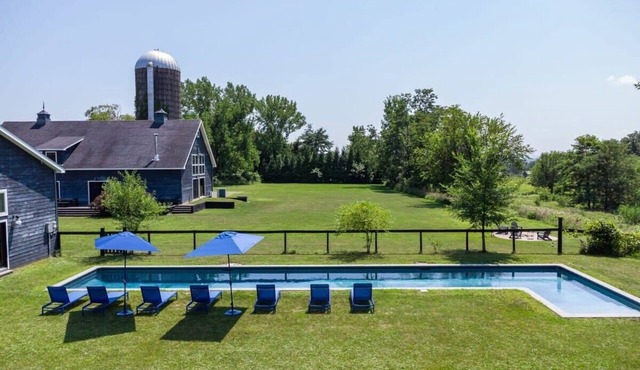 Falls Road - Stunning Views in a Restored Barn