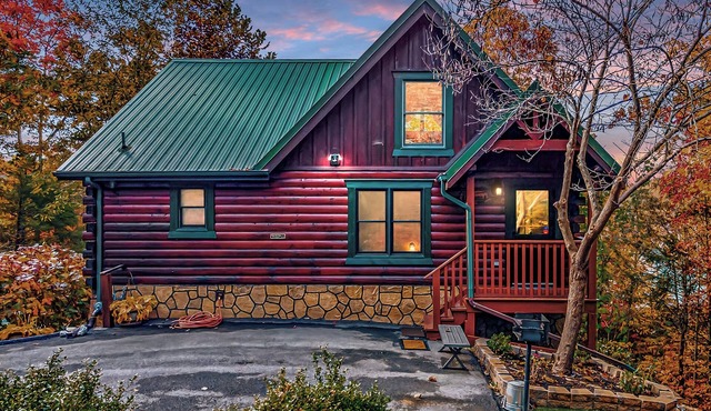 Family Cabin Retreat | Multi Arcade | HotTub