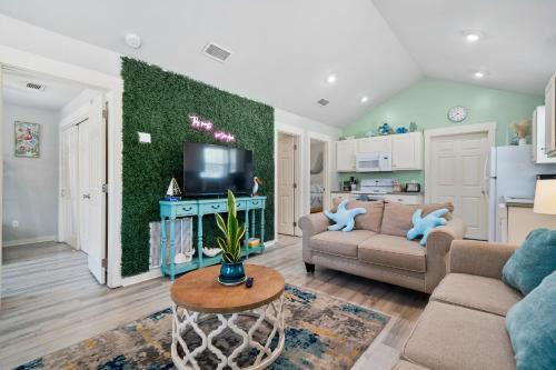 Family Friendly Beach Haus Community Pool