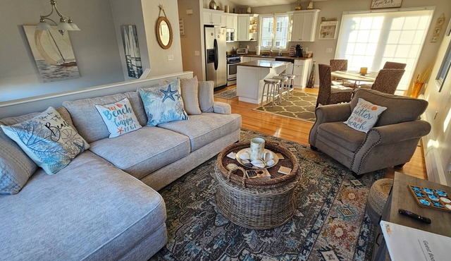 Family Friendly Bonnet Shores Home - Walk to beach-Central Air-Outdoor Shower