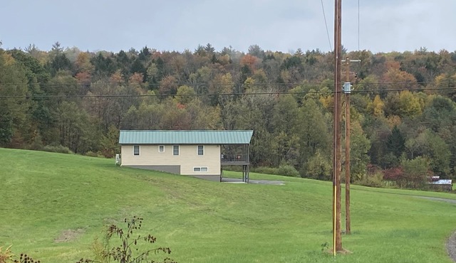 Family friendly cottage, covered deck, close to lake to fish, swim, and boat