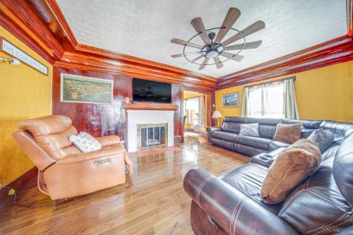 Family-Friendly Home: Walk to Lake Erie!