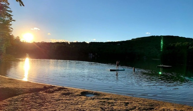 Family friendly Ski/Lake house in the White Mountains - walk to lake