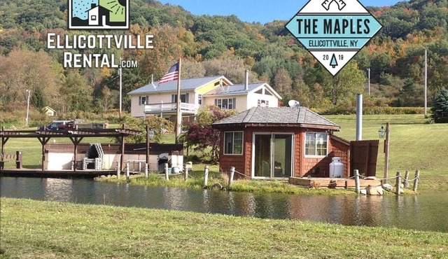 Family & Friends Retreat w/HotTub, Amazing Views, 5 big bedrooms & 14 acres