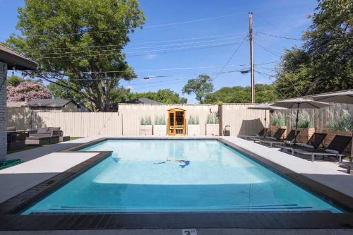 Family Paradise Playhouse includes Pool and Gameroom