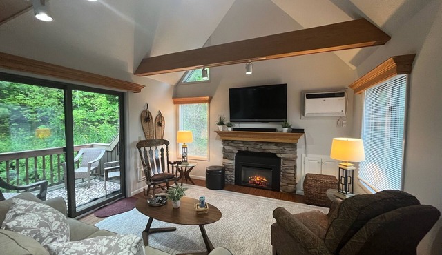 Fantastic 2 bed/3 bath Loft at Peek 'n Peak Resort; Sleeps 6; Walk to lodge!