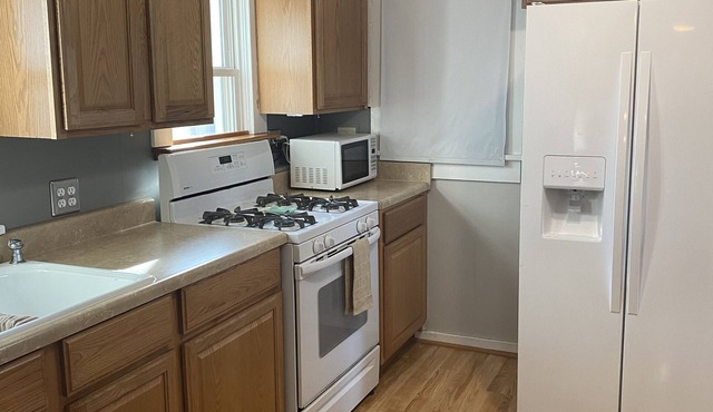 Farmhouse on Grand with lake view!