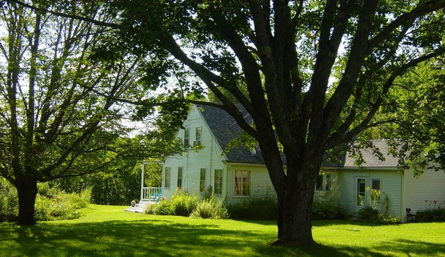 Farmstay, 2 bedrooms with 2 private baths, private entrance.