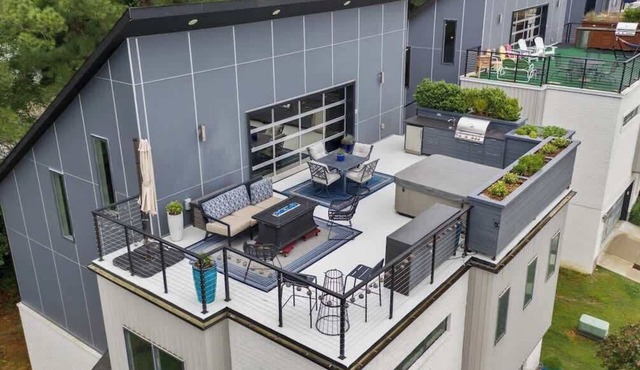 Fayetteview Rooftop Balcony Hot Tub 5 Min to DT