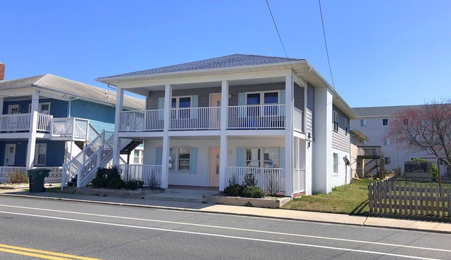 Fins Up Beach House - Downtown OC - Short Walk to Beach & Boardwalk!