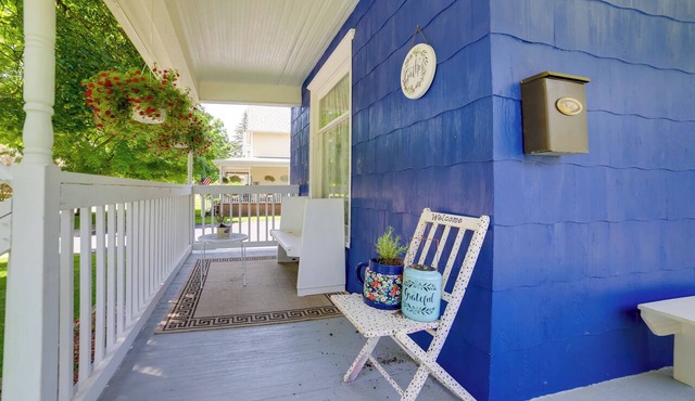 Fire Pit, BBQ & Yard: Family Home in Adrian