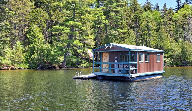 Floating Cabin on Moosehead Lake **veteran, first-responder, educator discounts*