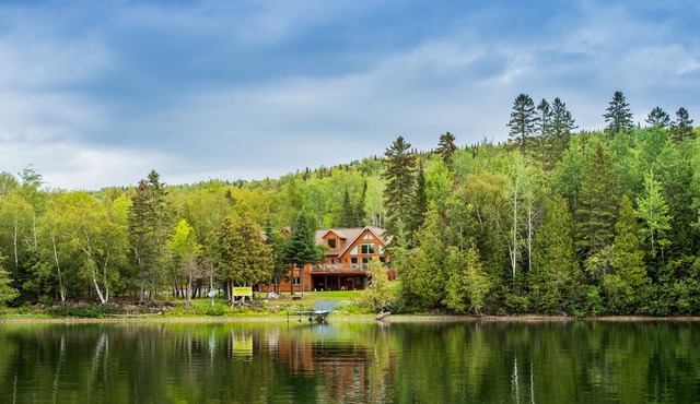 Four-Bedroom LakeFront Unit on Long Lake!