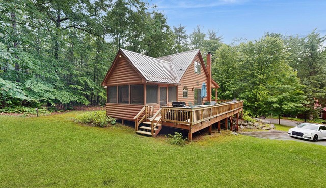 Four Season Maine Cabin: Walk to Lake & Mooring; close to ski