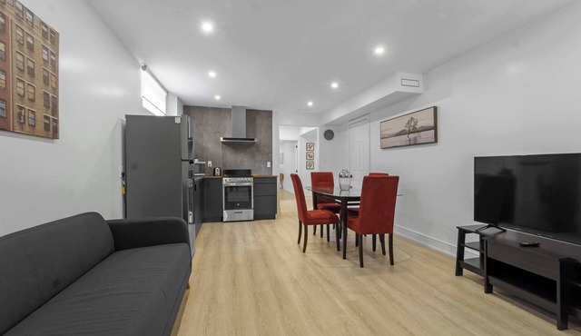 Full 2 Bdrm Private Unit w/parking