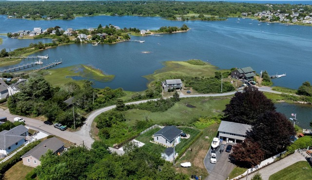 Fully renovated waterfront cottage on Great Island with hot tub.